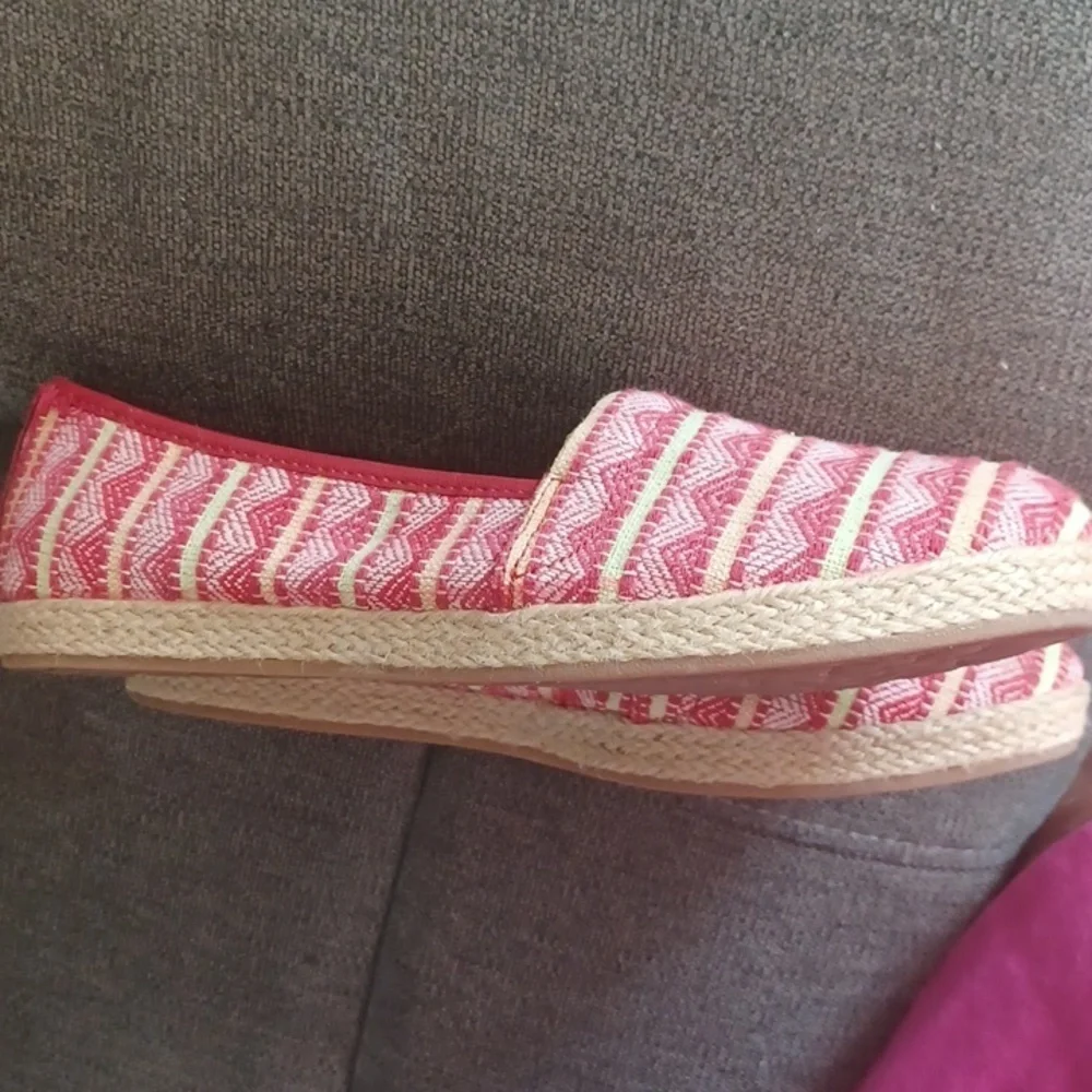 boc red geometric fabric espadrilles loafers 9